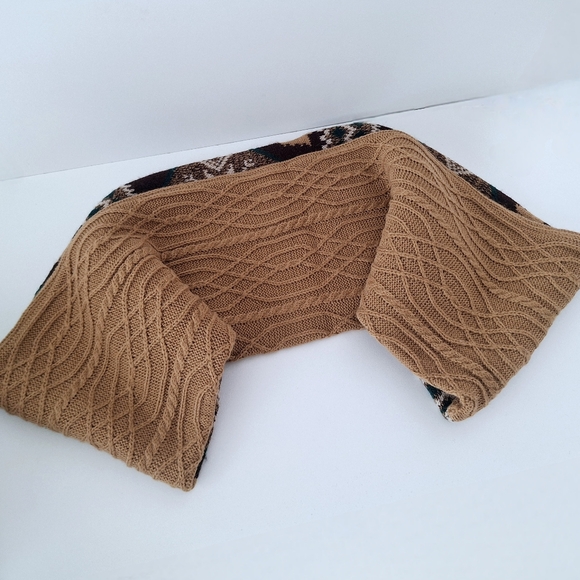 Mukluks double layered infinity scarf - Picture 4 of 7